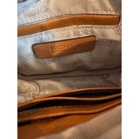 Michael Kors Jet Set Crossbody Bag – Vanilla Logo Fabric & Brown Leather Trim - Picture 4 of 7